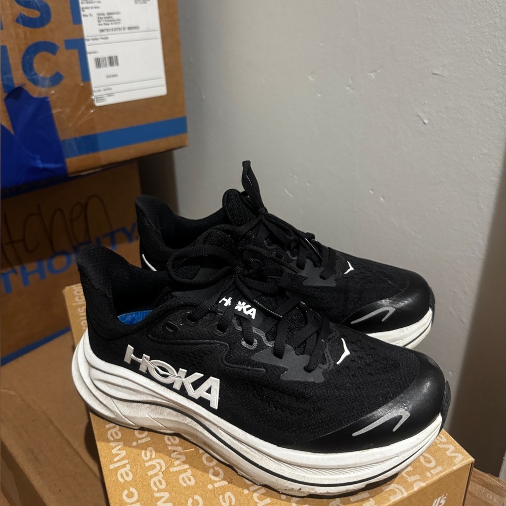 HOKA Kids 3.5 Clifton 10 Shoes
